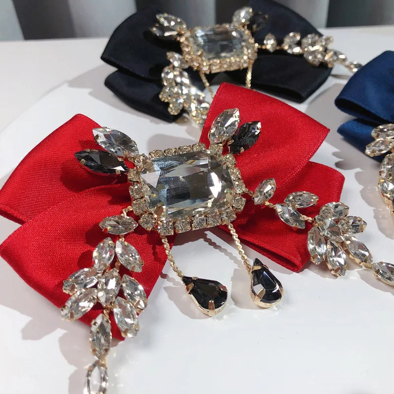 New Fabric Bowknot Brooch Rhinestone Tassel British Style Bow Tie Female Shirt Collar Pin Vintage Brooches for Women Accessories