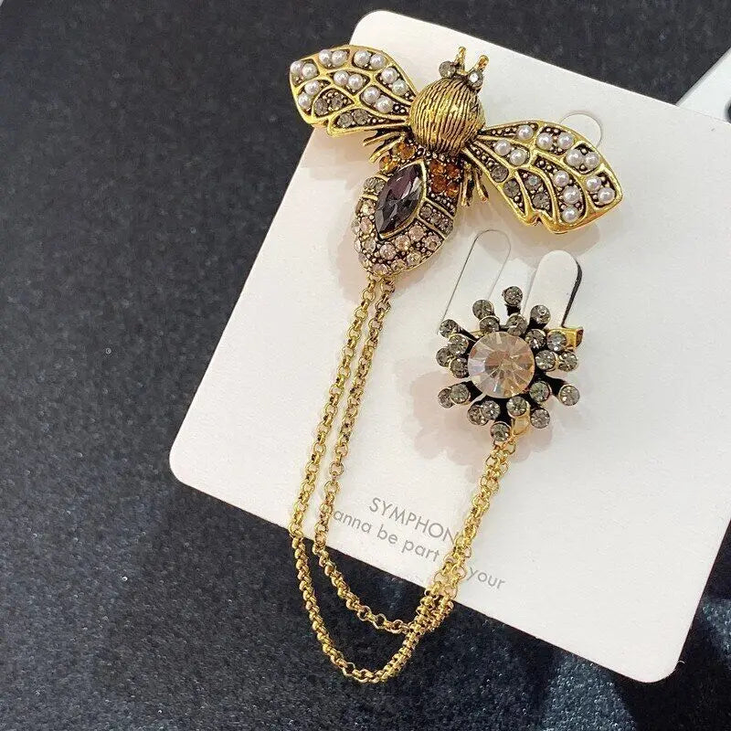 Vintage Rhinestones Pearl Bee Pin Brooches Classic Tassel Chain Bee Insect Enamel Pin Luxurious Suit Accessories Corsages