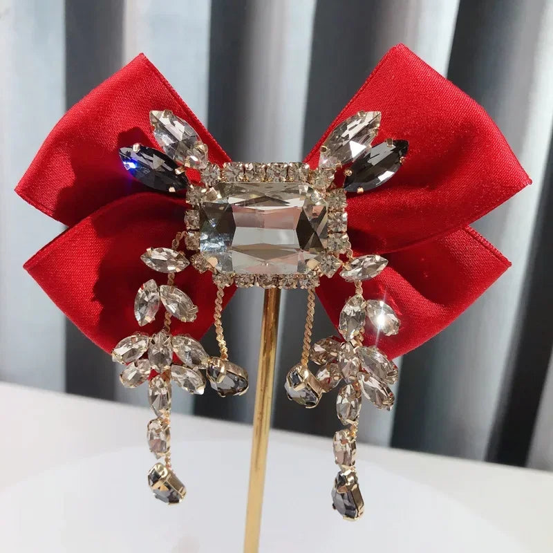 New Fabric Bowknot Brooch Rhinestone Tassel British Style Bow Tie Female Shirt Collar Pin Vintage Brooches for Women Accessories